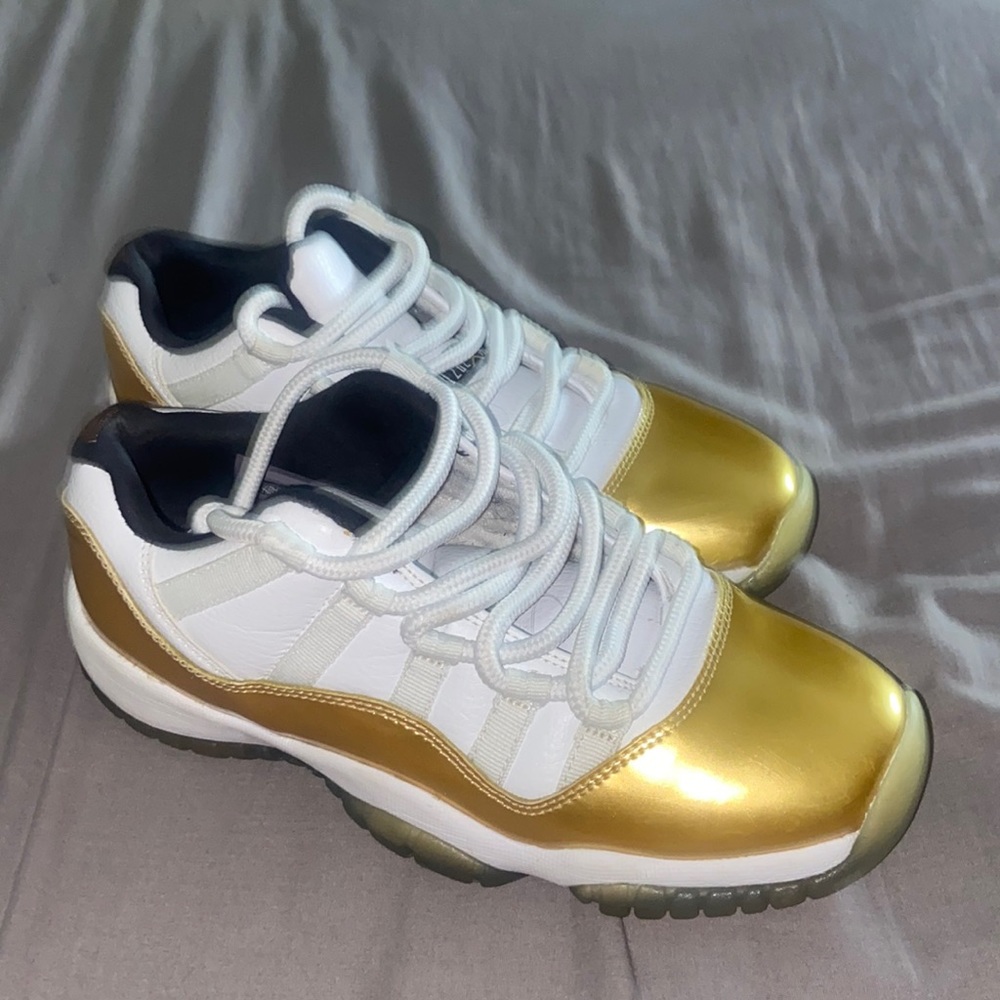 AIR JORDAN 11 RETRO LOW
"Closing Ceremony"